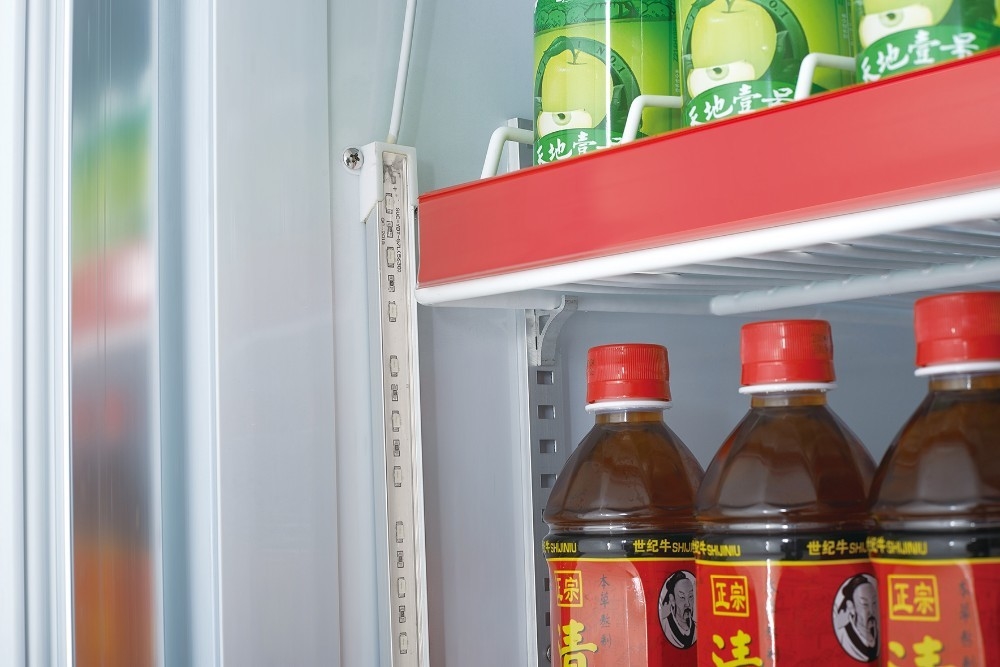 Upright 1600L Commercial Beverage Refrigerator Height 2130mm Multiscene